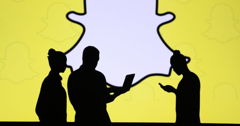 How to Make a Group Chat on Snapchat and Stay Connected with Friends android ios 