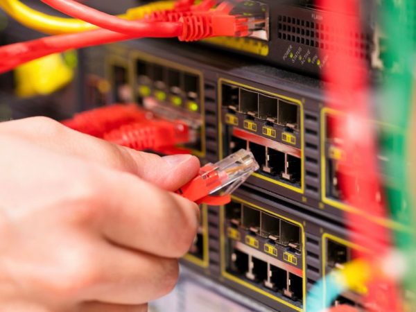 Hub vs Router vs Switch: How are the Three Different? Networking 